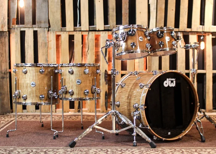 DW Collector’s 333 Heartwood Curly Maple Drum Set – 22,10,12,14,16 – SO#1382339