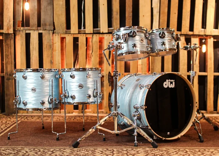 DW Collector’s Maple 333 Pale Blue Oyster Drum Set – 22,10,12,14,16 – SO#1382083