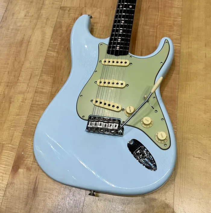 Fender Custom Shop Beatle Spec 1961 Relic Stratocaster Electric Guitar Sonic Blue SN: R132602