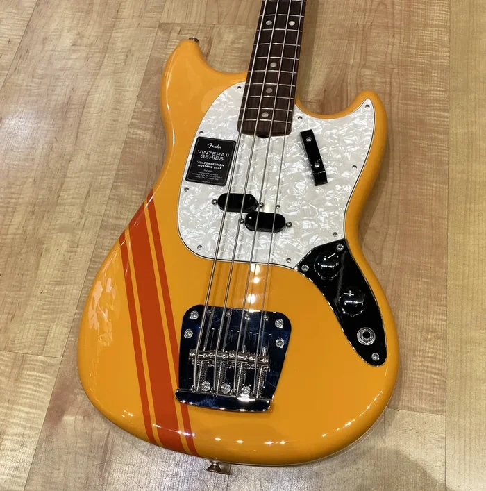 Fender Vintera II ’70s Competition Mustang Bass Competition Orange with Red Stripes