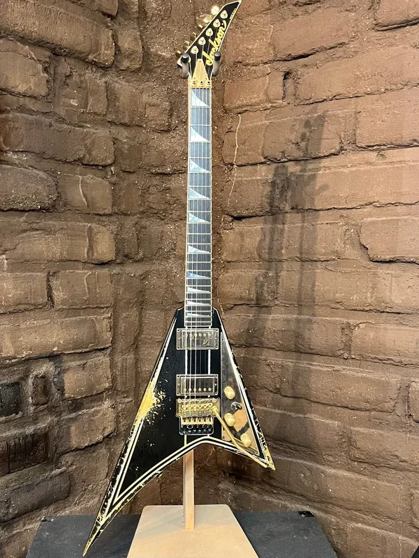 Jackson Custom Shop Randy Rhoads RR-22 Floyd Rose Heavy Relic Black with White Pinstripes (New)
