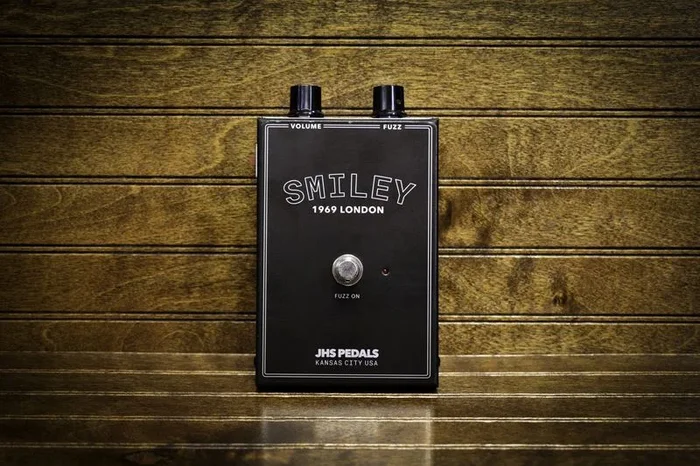 JHS Smiley Fuzz Pedal