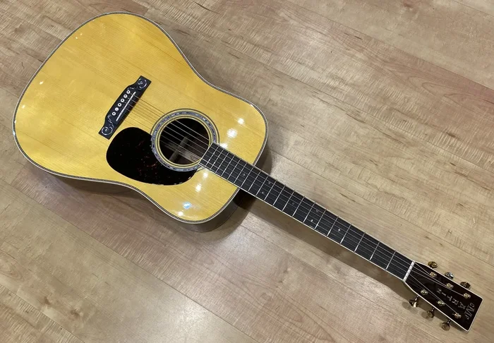 Martin Custom Shop D-style 14 Fret Acoustic Guitar with Wild Grain East Indian Rosewood set #19