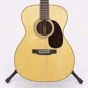 Martin Standard Series 000-28 000-14 Fret Auditorium Acoustic – Gloss Spruce Top with Rosewood Back and Sides