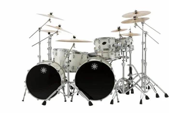 SAKAE Evolved Maple 20″ 4-Piece Shell Pack – Pearl White with Tom Mount
