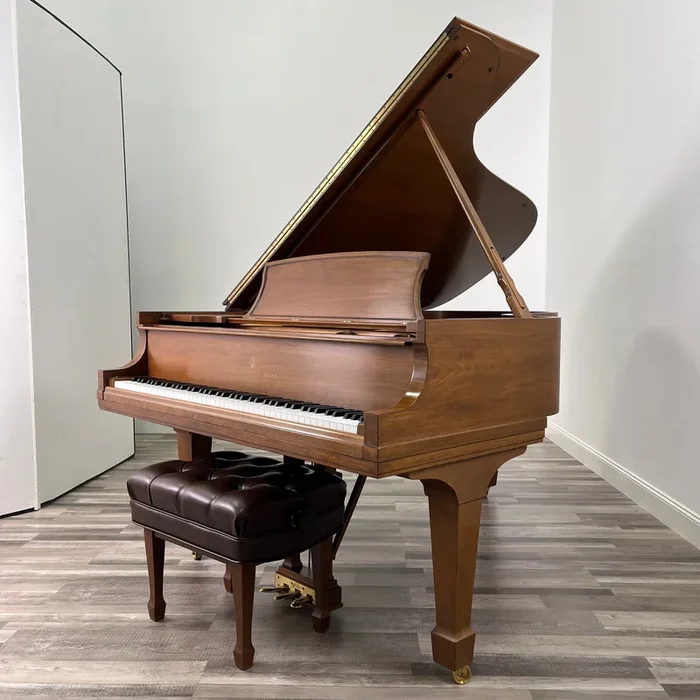 Steinway B (6’11”) in Satin Walnut #521003