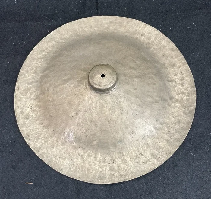 Vintage Wuhan China 15″, 1960s, 753g