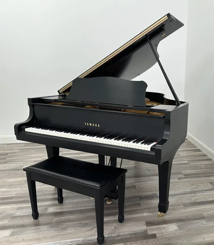 Yamaha G2 (5’8 “) in Satin Ebony #E1508495